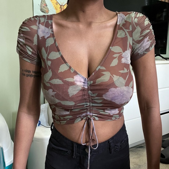 2 for $15 floral mesh scrunch crop top - Picture 3 of 6